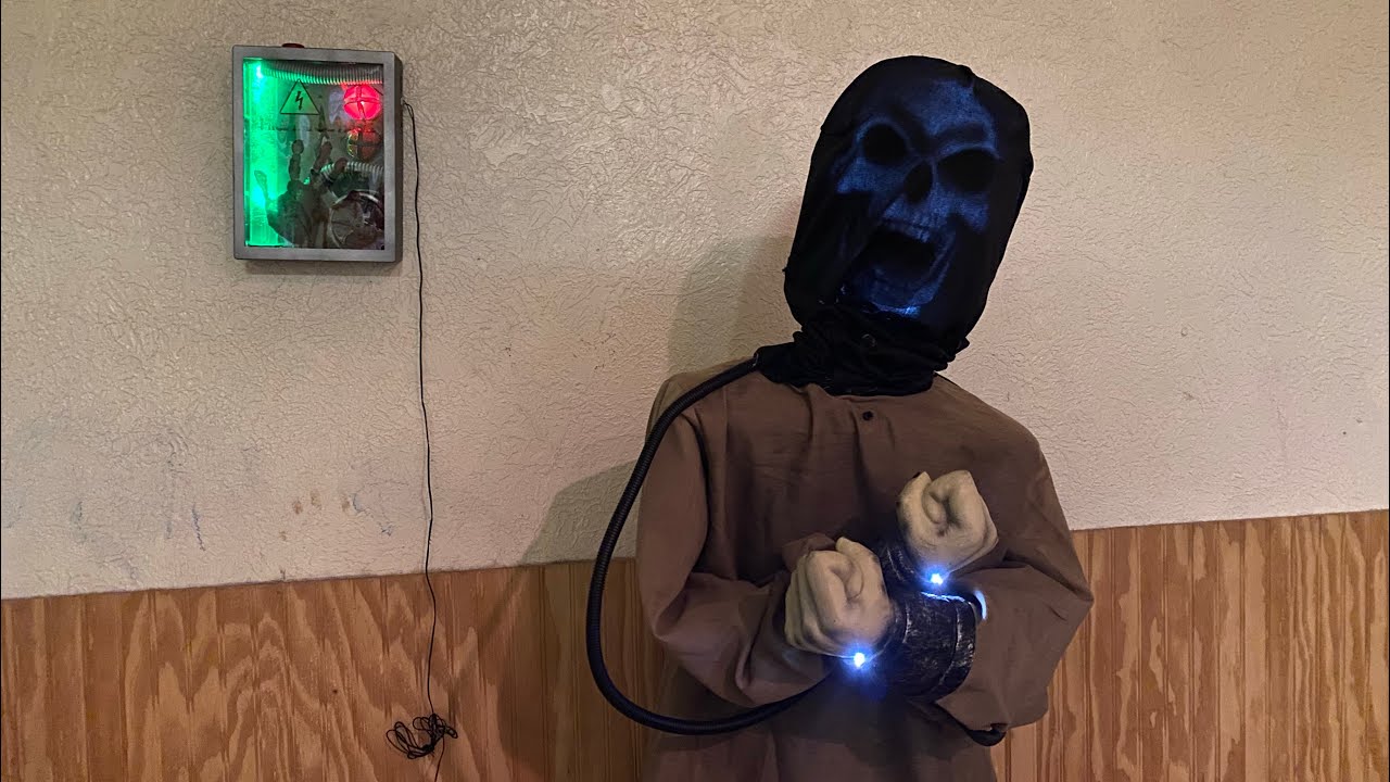 Spirit Halloween 2014 Tekky Toys Electrified Maniac with Out-breaker Box Life Size Animatronic Prop