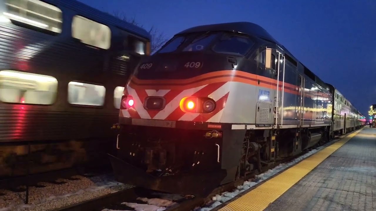 Railfanning Metra RI during rush hour in Tinley Park - 80th Avenue + Holiday Train