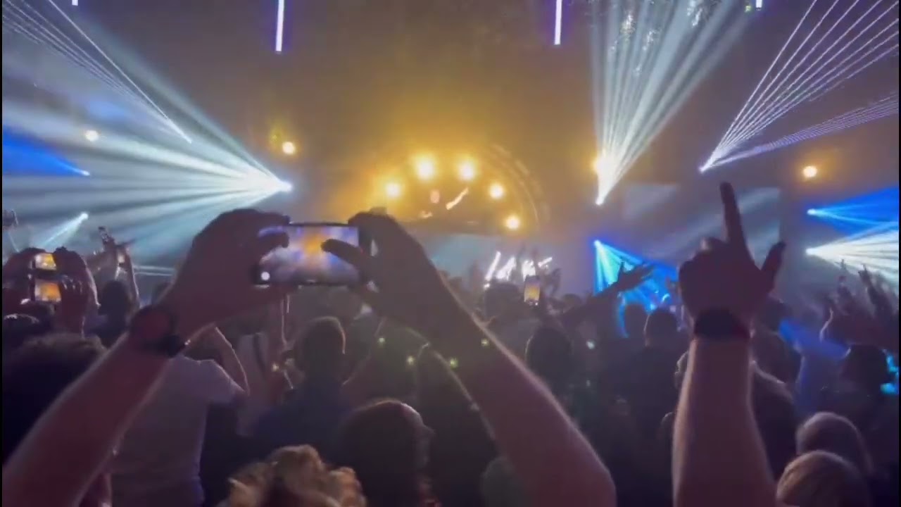 Lange playing Follow Me at 90s Fest 2024