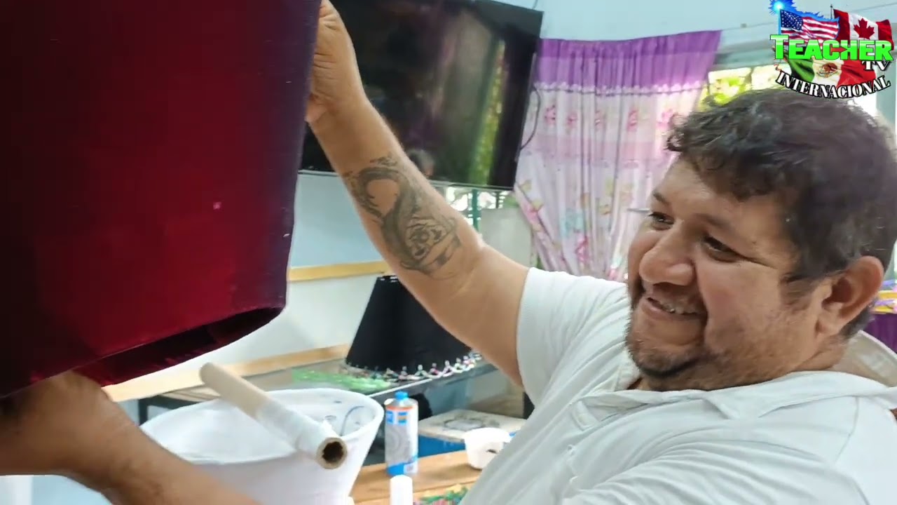 EL ARTESANO QUE TRABAJA DE 6 am a 11 pm y te hace en un mes tu traje de chinelo