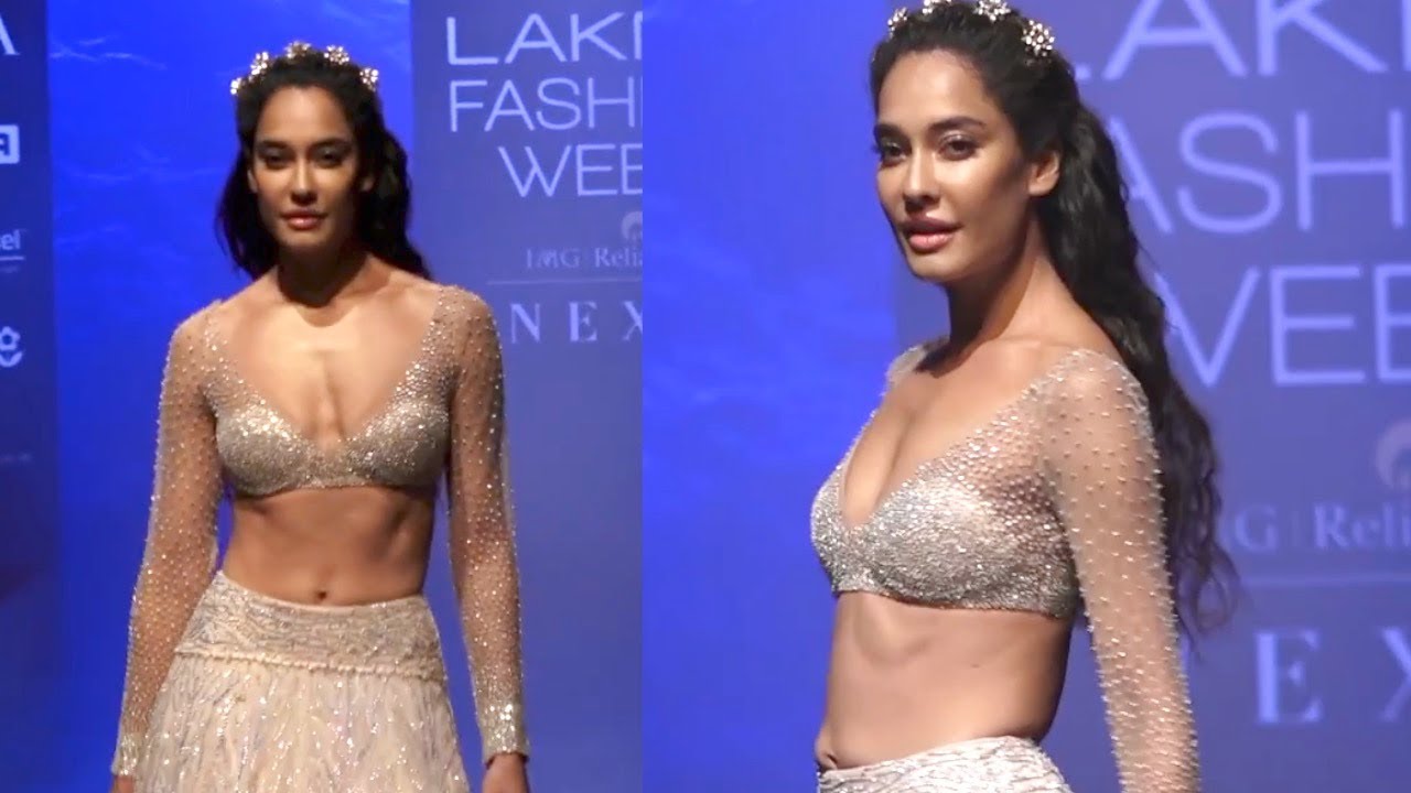 Lisa Haydon Stunning Ramp Walk With H0T Dresss