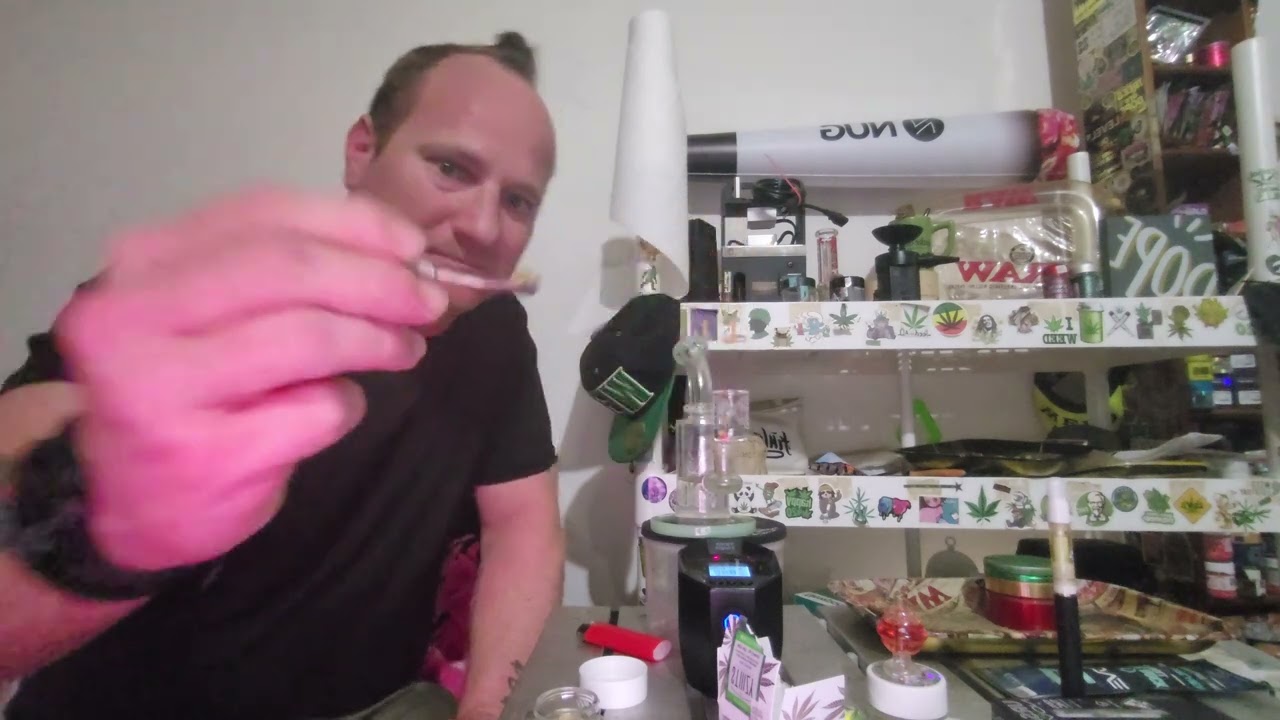 dabbing white fire live resin diamonds by stiiizy total thc is 81.30
