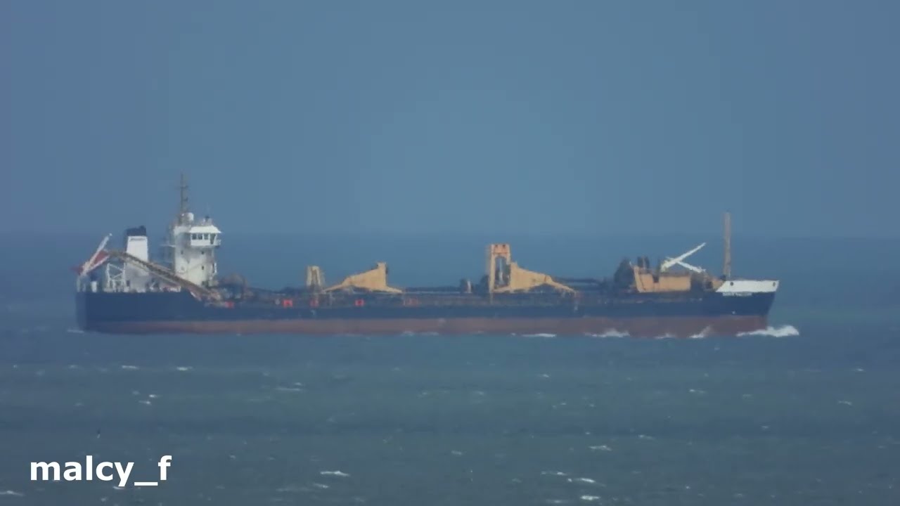 Zooming in on.... Hopper Dredger 