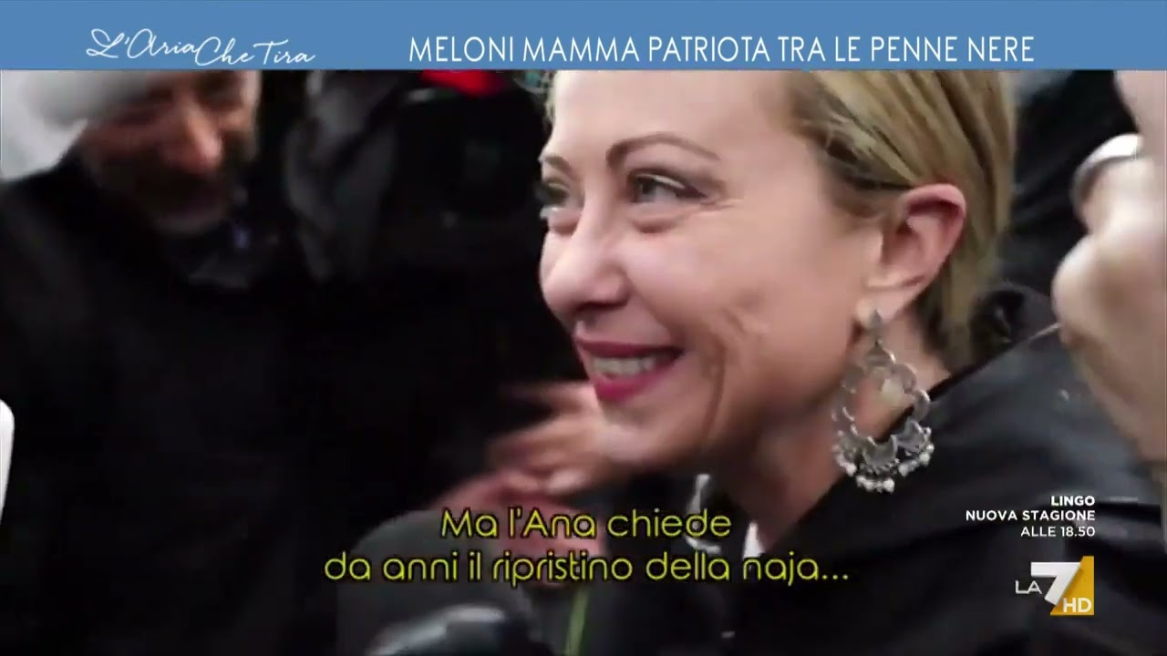Giorgia Meloni 'mamma patriota' tra le Penne Nere