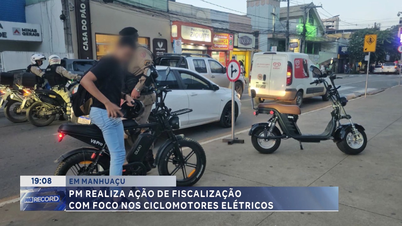 Em Manhuaçu: PM fiscaliza ciclomotores elétricos na cidade.
