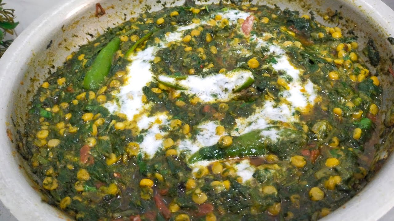 مزیدار دال ساگ بنانے کا طریقہ Chana Dal Palak Recipe Easy And Healthy #muneezafoodsecrets #daalpalak