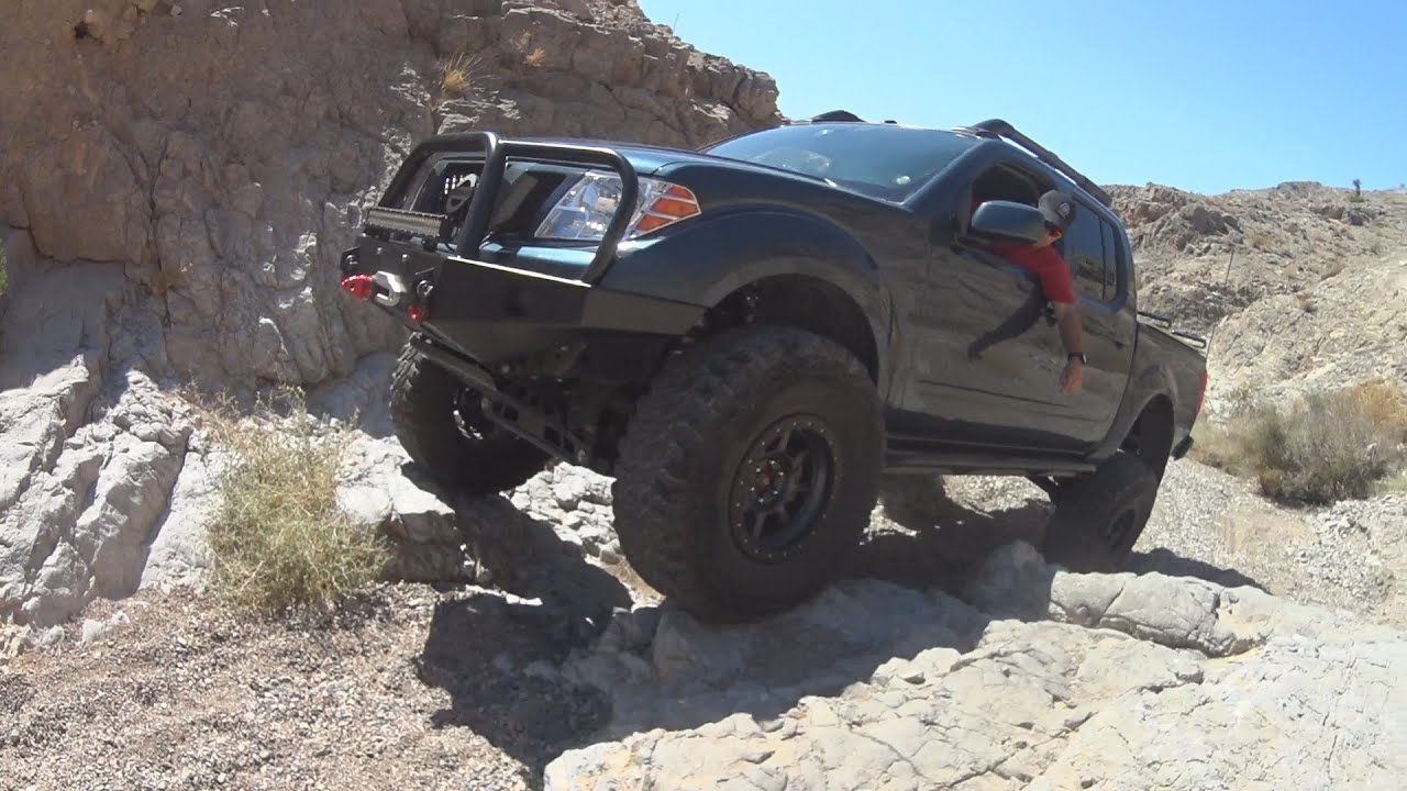 2014 Nissan Frontier Pro-4x lifted rock crawling near Apex/Nellis Dunes Las Vegas NV