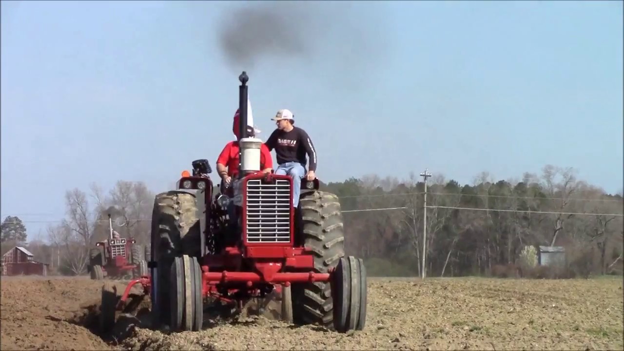 International 1256 and International 1466 Black stripe Plowing