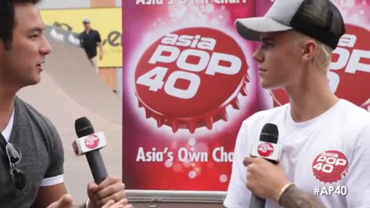 Джастин Бибер беседует с Домом Лау на Asia Pop 40 в скейтпарке Monster Skatepark в Сиднее
