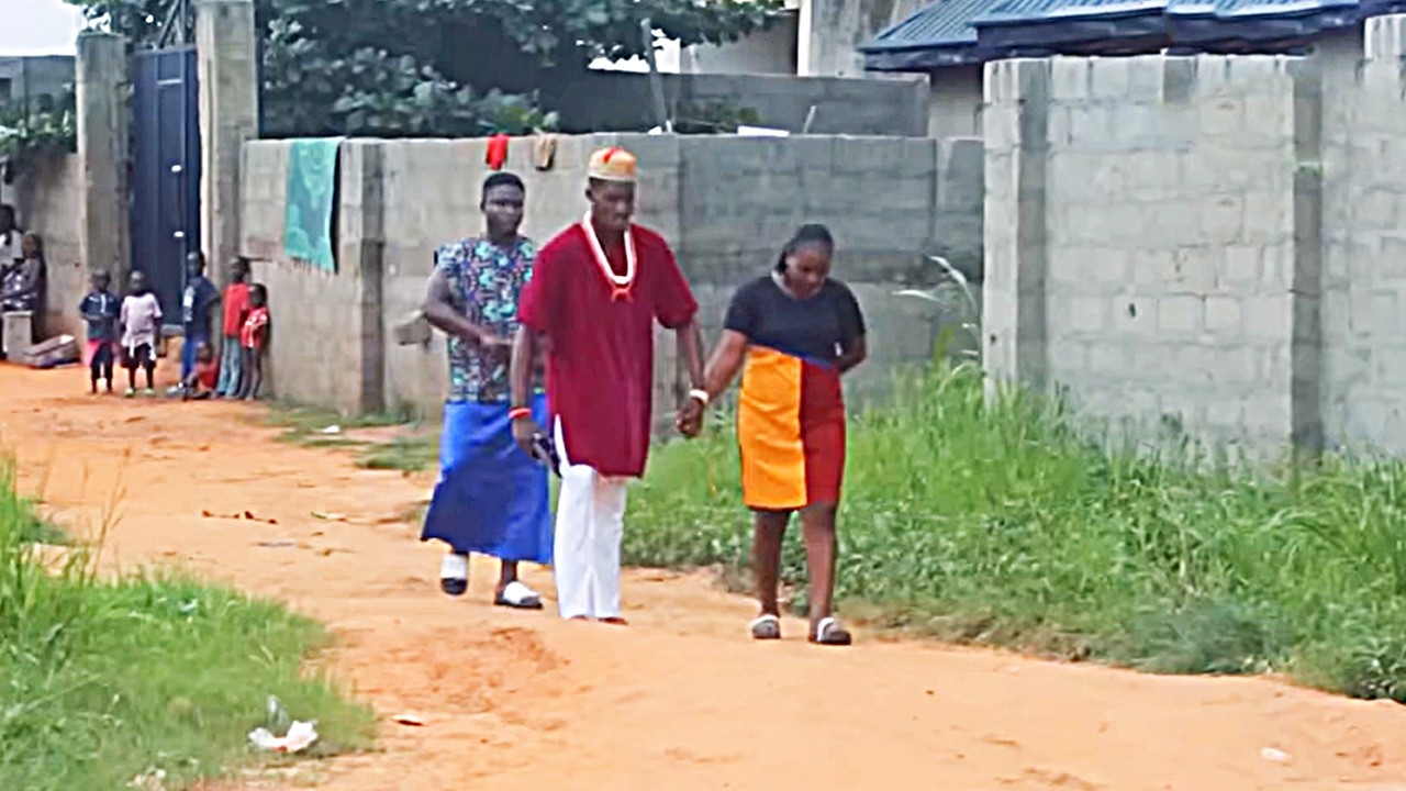 How A Poor Orphan Who Was Sent On An Errand Ran Into A Rich Prince That Married Her/African Movies