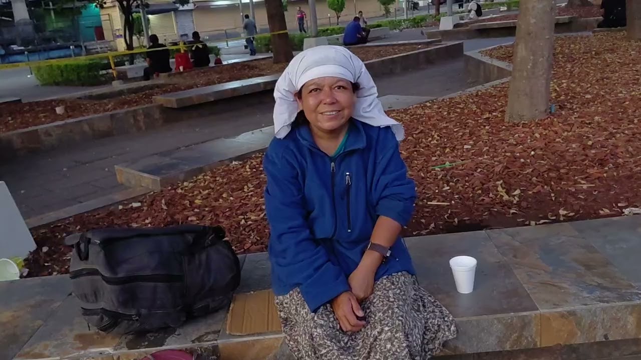Aquí a enpesar mi cemana de trabajo miren a quienes nos encontramos feliz día a todos y bendiciones