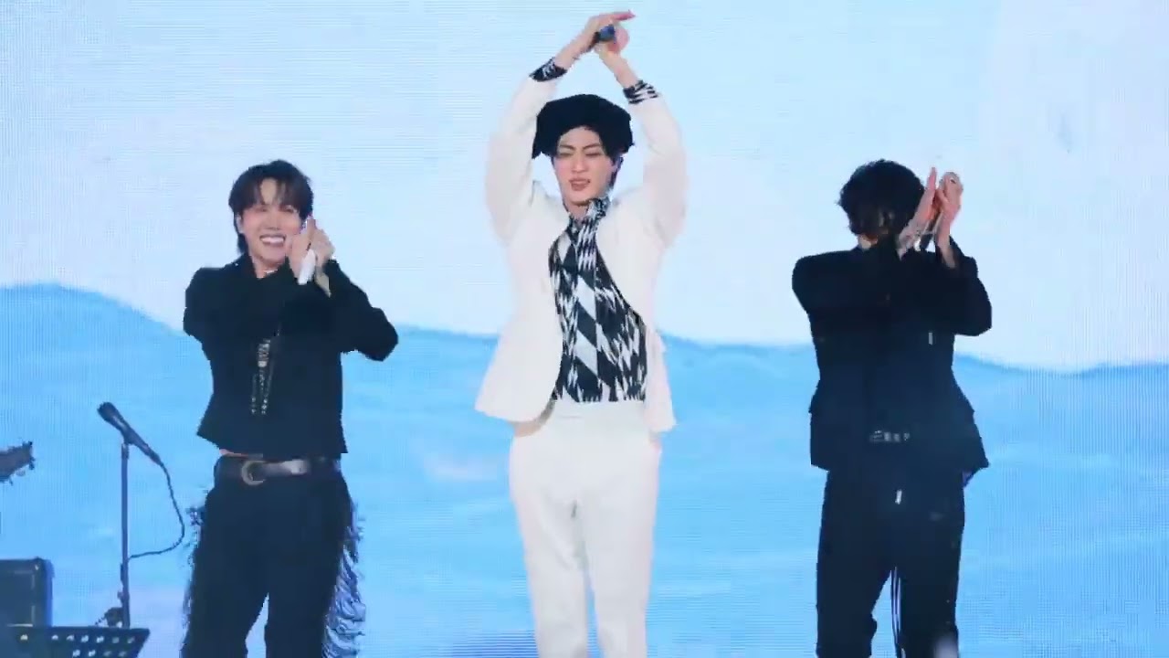 BTS Jin, J-hope & Jungkook Super tuna song 🔥🔥// Runshokjin Tour Day-1// #jin #jhope #jungkook 