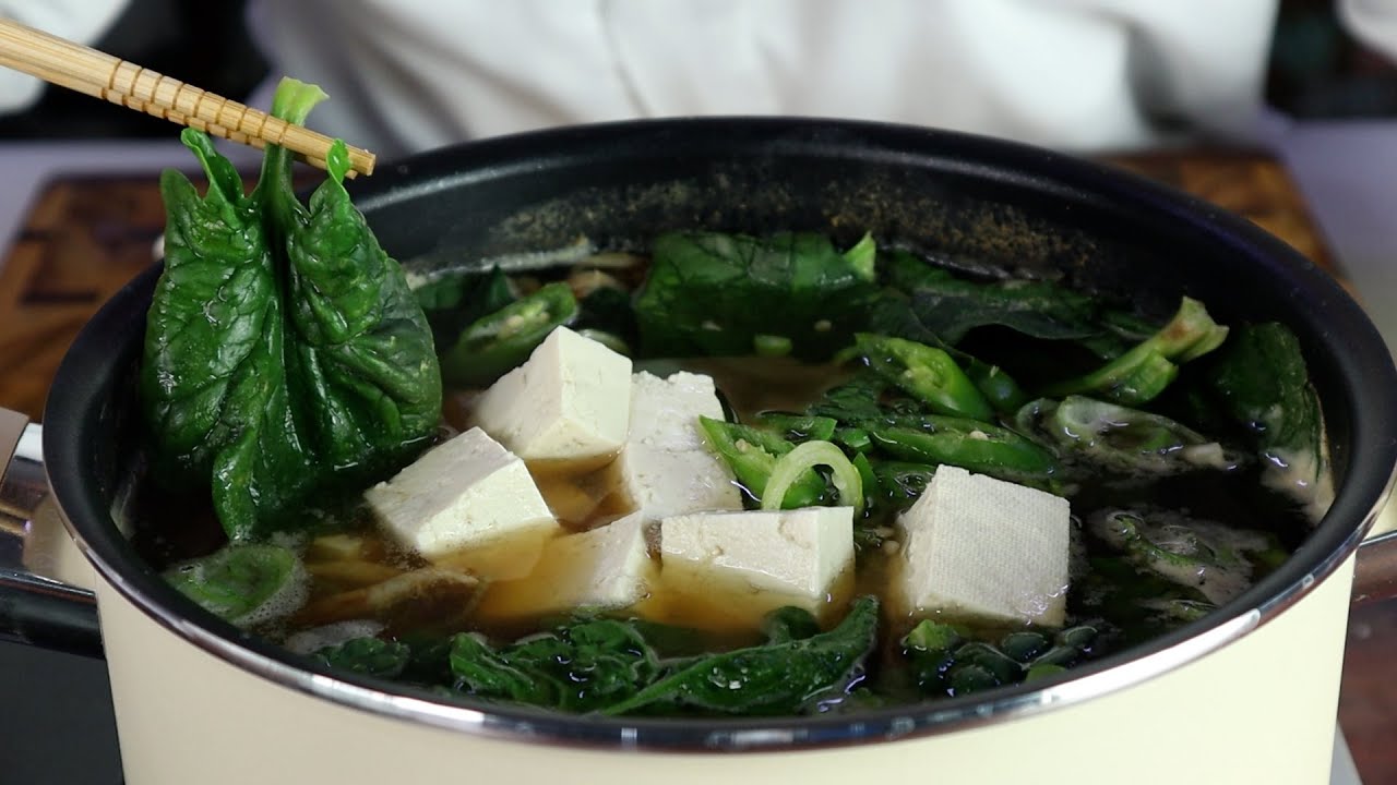 Не варите бульон. Это очень вкусное рагу из соевой пасты, которое можно попробовать только на ост...
