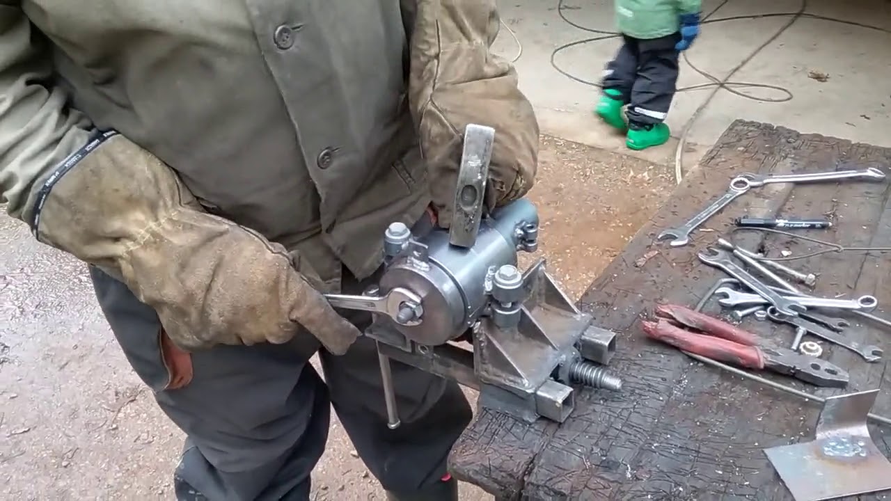 Casting aluminium piston, 1st attempt.
