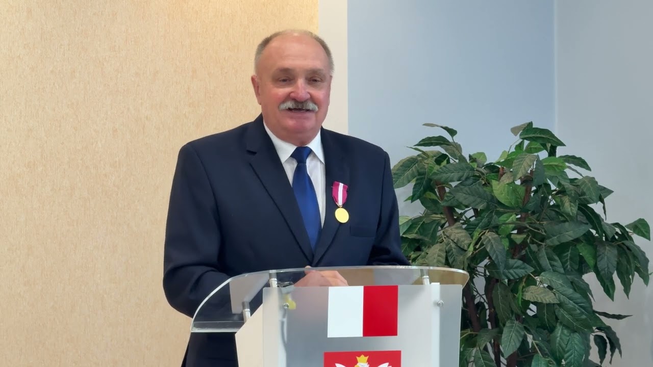 Złote Medale za Długoletnią Służbę. Prezydent RP uhonorował pracownik&oacute;w Starostwa