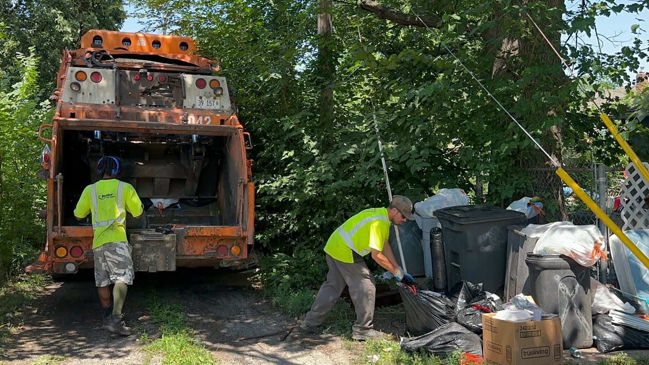Orange CNG Leach 2rIII Rear Loader Garbage Truck Packing Massive Trash Piles