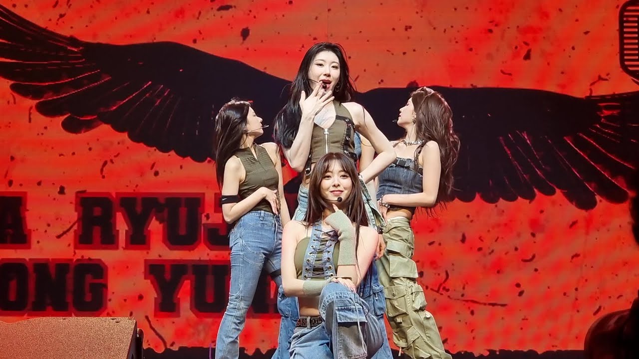 230128 ITZY 있지 - Not Shy Fancam (Checkmate Tour in Singapore)