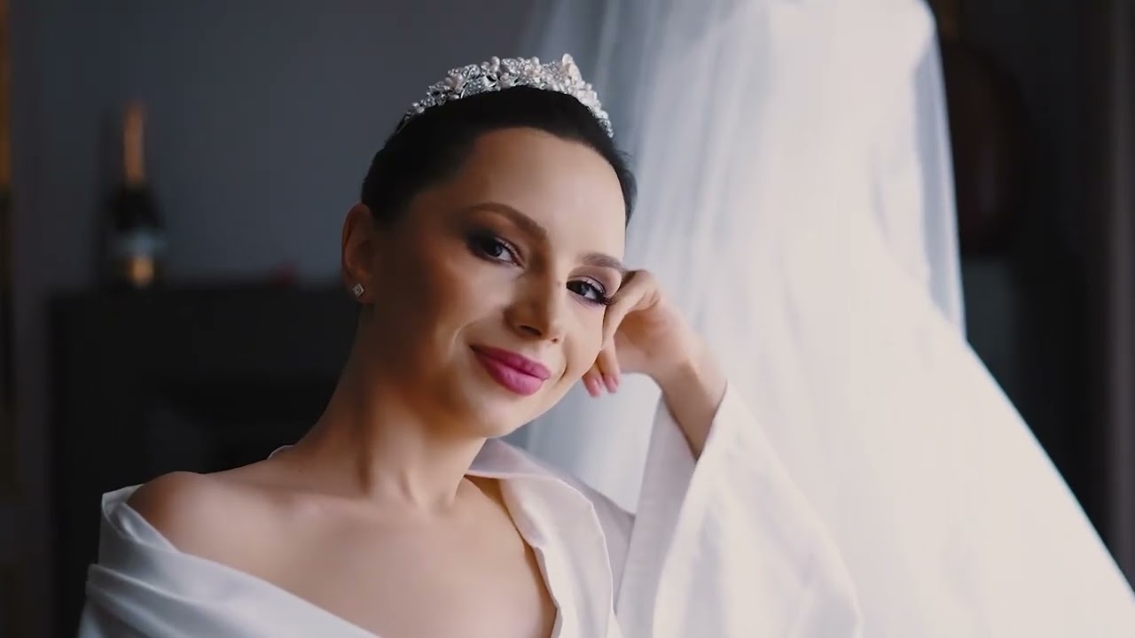 Говорят, красота нужна на свадьбе, а любовь - повседневно.