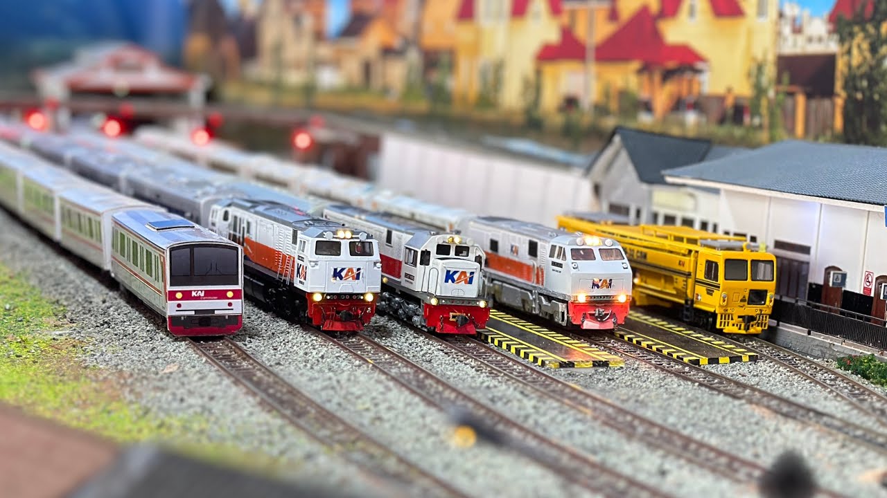 Tabrakan beruntun kereta api di bukit & terjatuh ke jurang KA argo wilis CC206 ,serayu CC203 & KRL