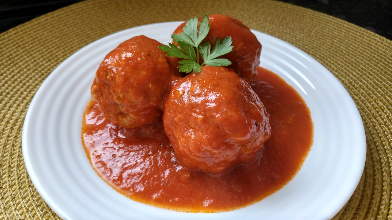 ALBONDIGAS CON TOMATE