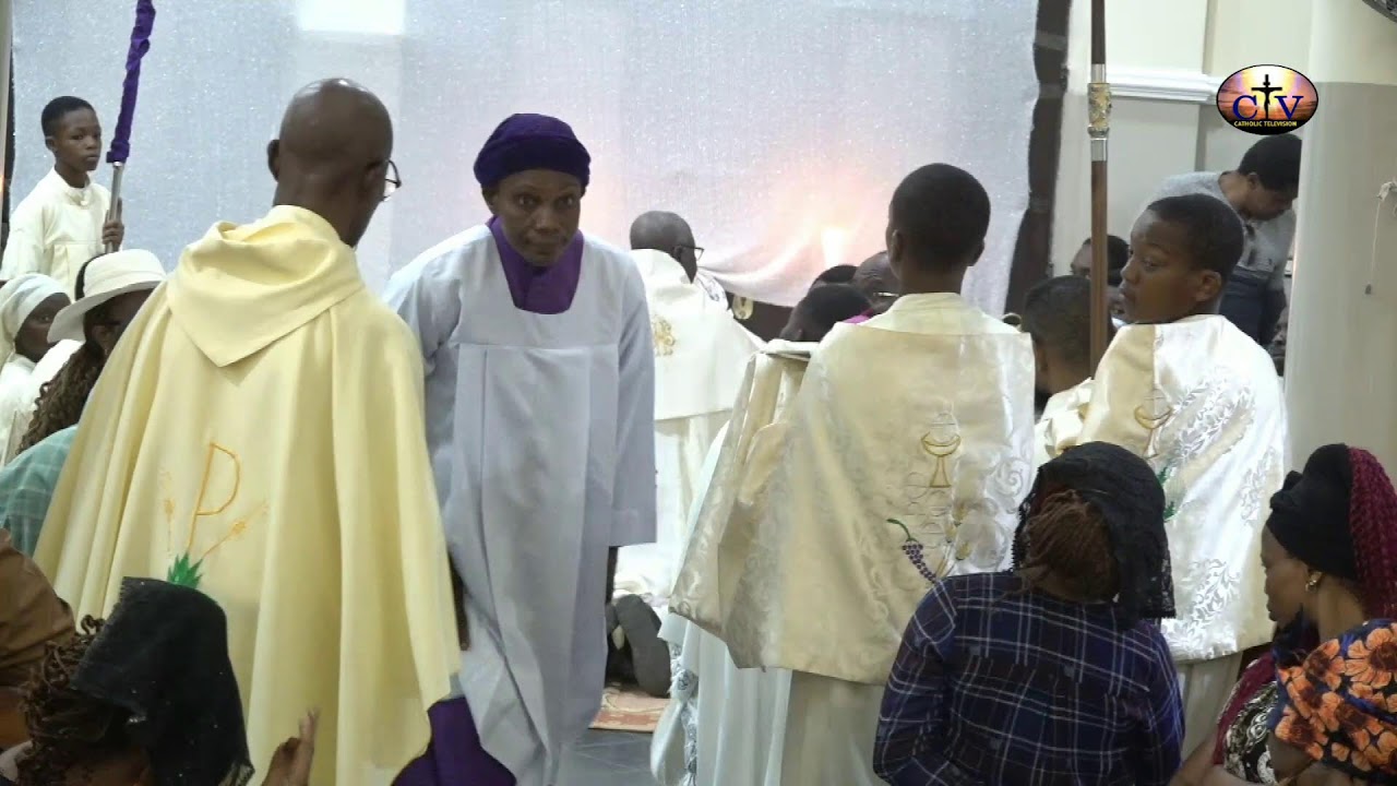 Вечеря Господня в соборе Пресвятой Девы Марии Царицы Нигерии, Гарки, Абуджа.