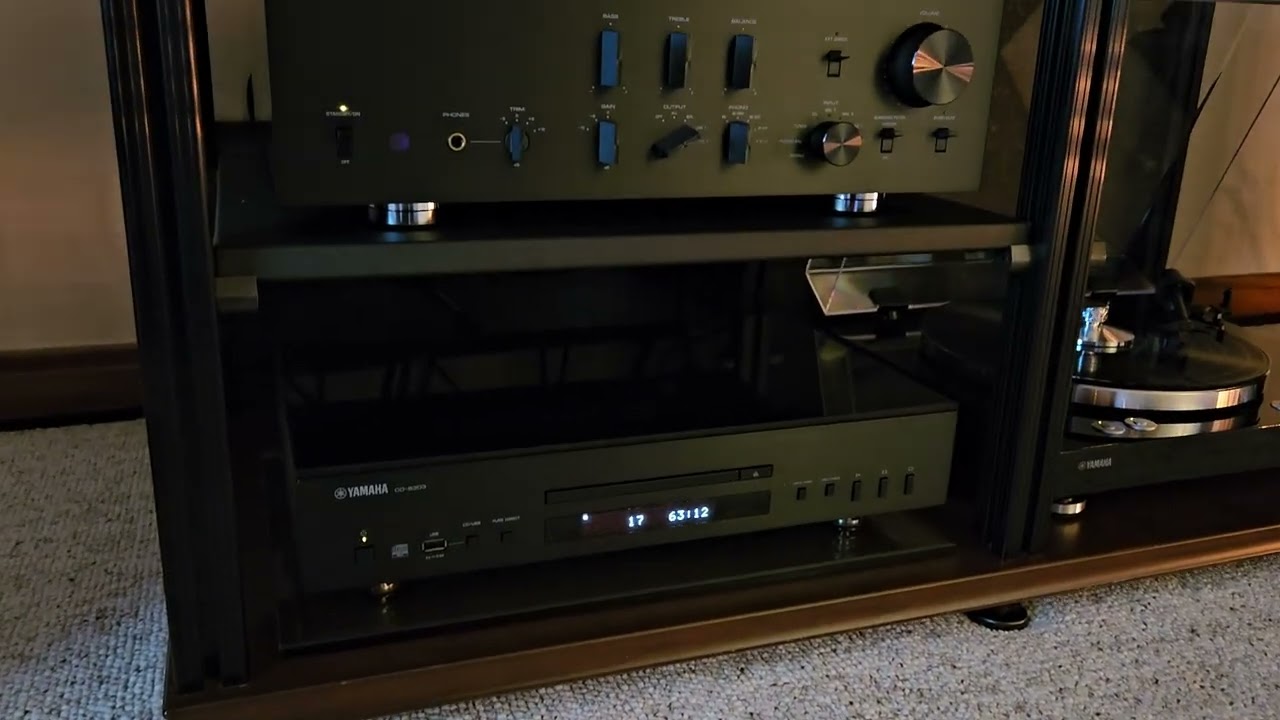 YAMAHA VYNIL TT-N503 PLAYING 1960'S RECORD...   !