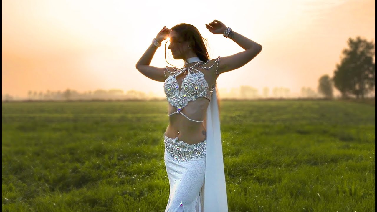 SILVIA BRAZZOLI - Bellydancer artist