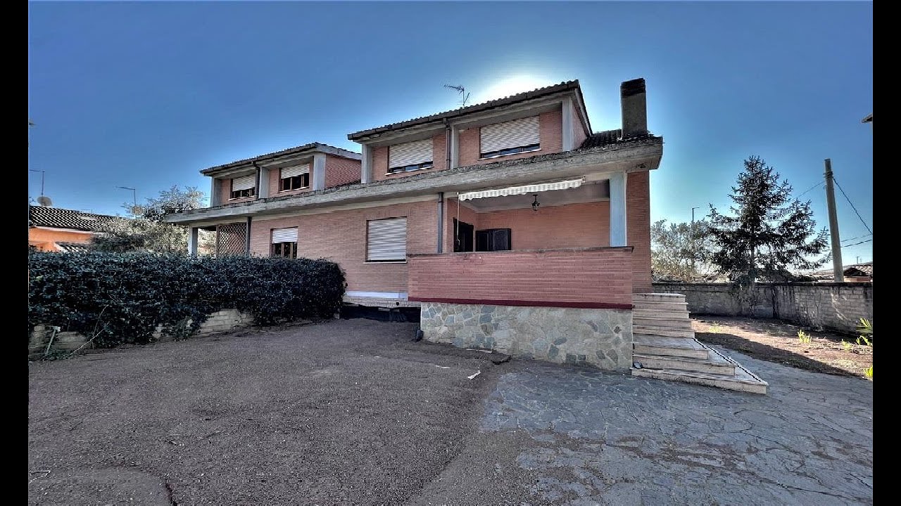 VILLA DA RISTRUTTURARE SU 2 LIVELLI FUORI TERRA RIF 288-22