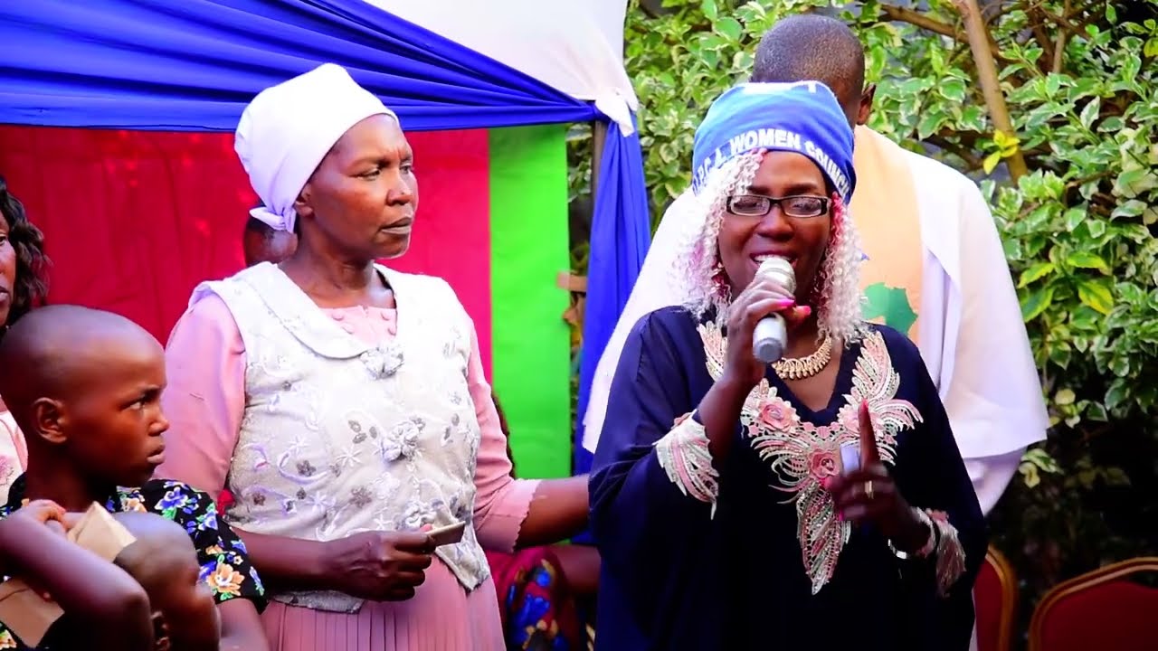 Miriam  wa Muthungu shed tears while introducing her family during her house warming ceremony