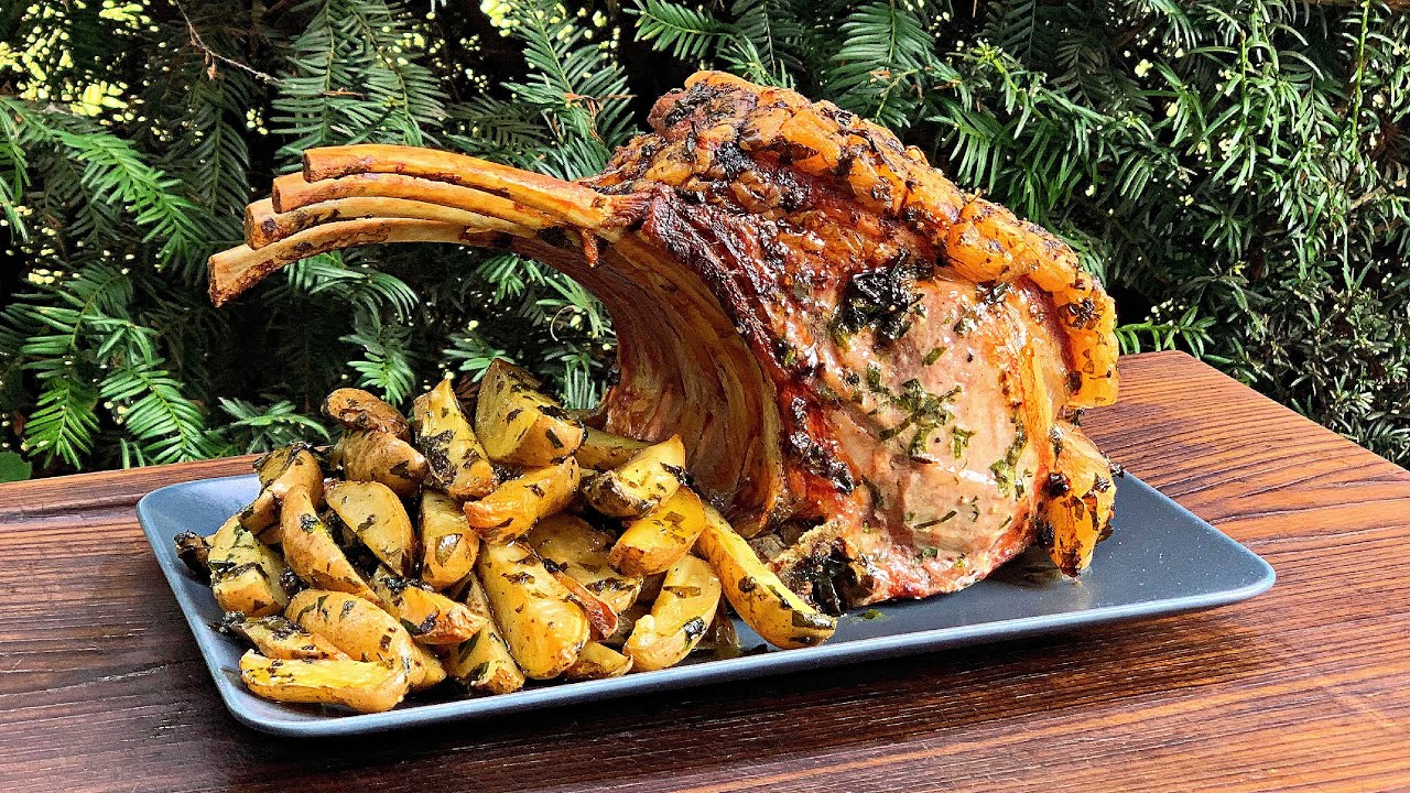 Schweine Karree mit Bärlauch Grillkartoffeln - Dieser Braten vom Grill wird euch umhauen!