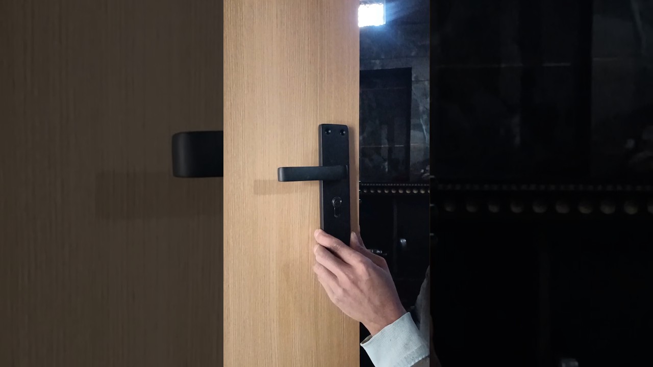 Fix the door handle 🔐 