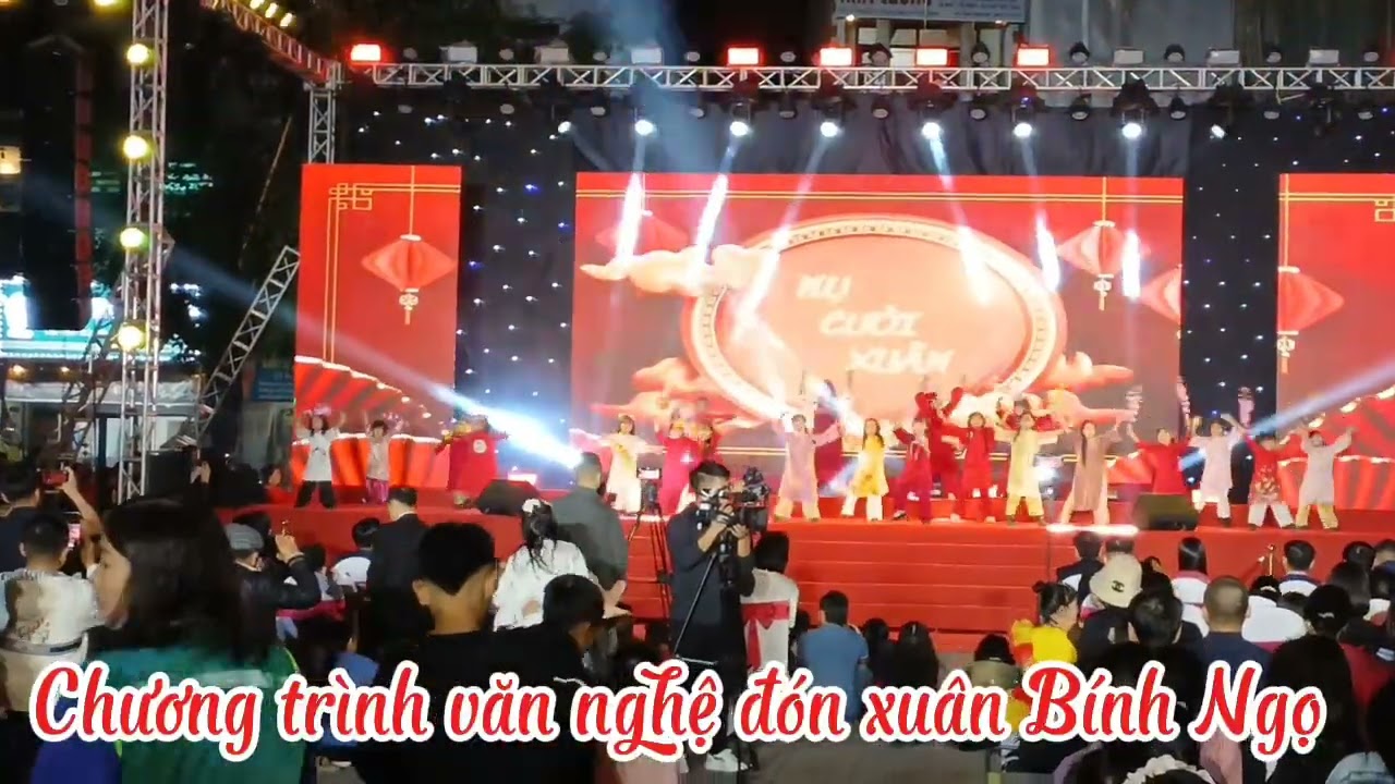 Chương trình văn nghệ đón năm mới Bính Ngọ tại Quảng trường xã Hiệp Hòa. Phần 2