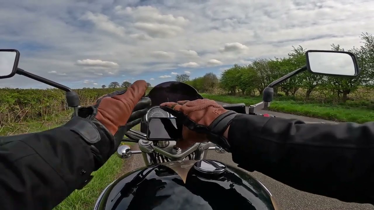 Triumph Thunderbird 900 Crash
