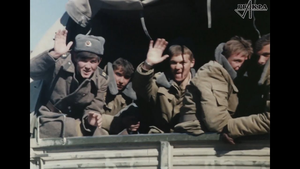 Последние солдаты Советского Союза покидают Афганистан (1989)
