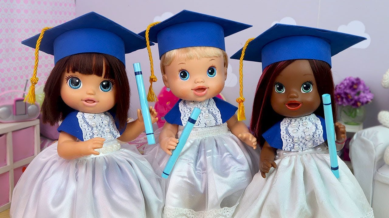 A FORMATURA DAS BABY ALIVES MALU, DUDA E IVE - Lilly Doll