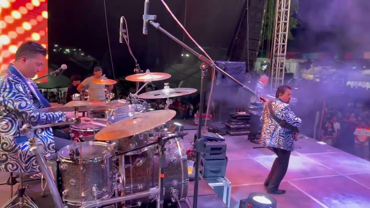 El Terco / LOS MISMOS (en vivo)