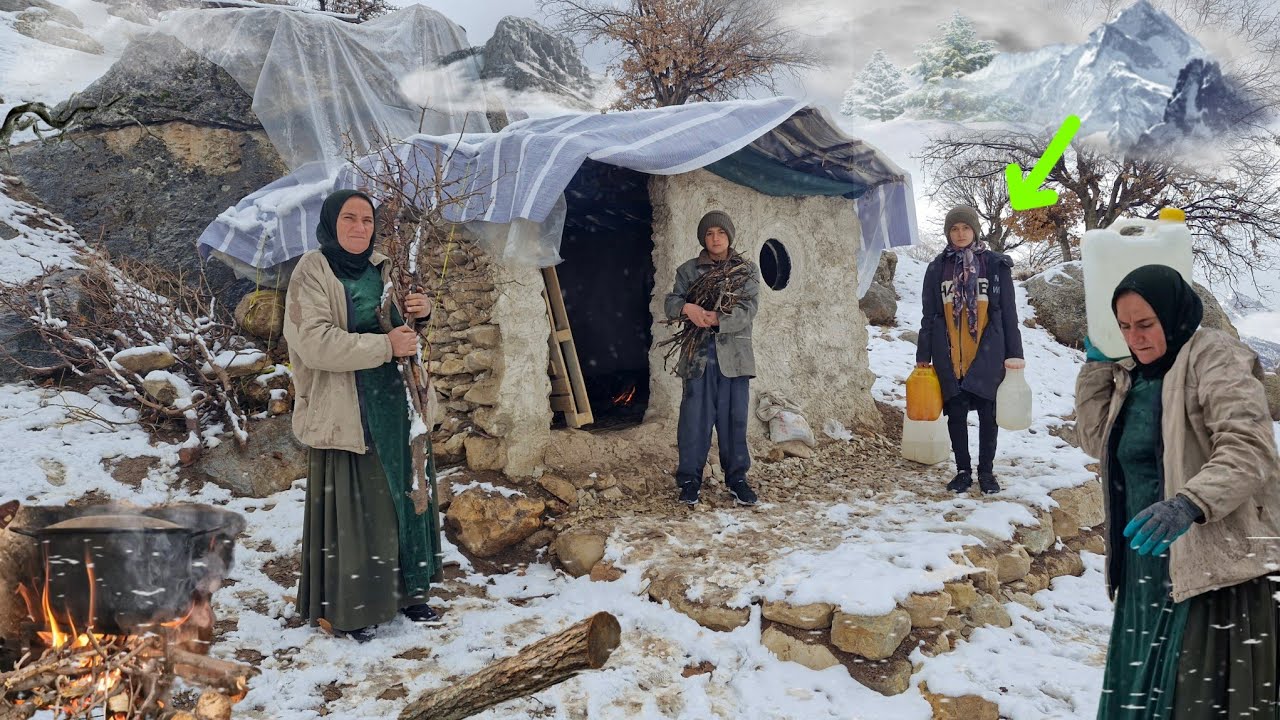 Homeless life in the snowy mountains 🗻| Cooking and trying to bring water and survive🌨🔥