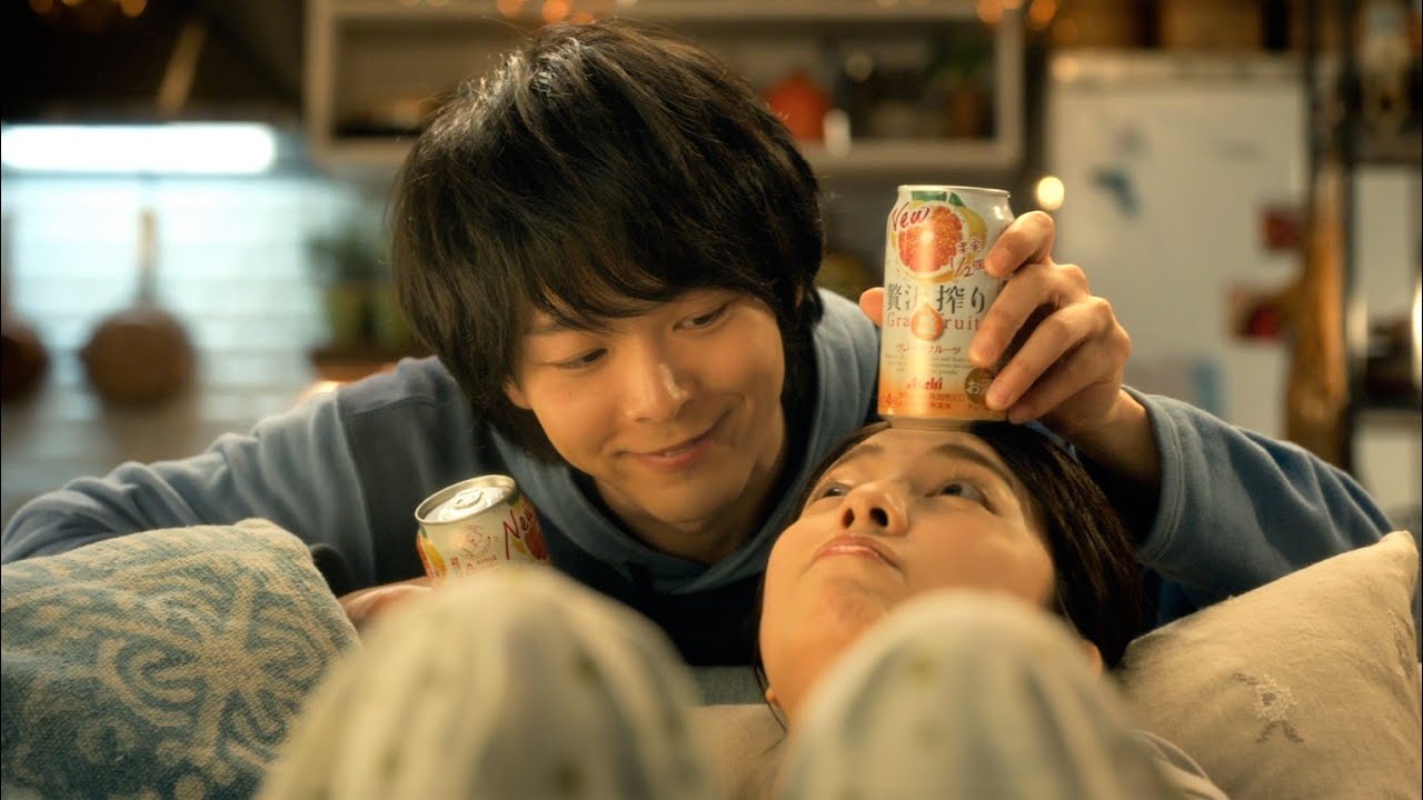 中村倫也、”妻”へ見せる優しい表情がたまらない！誕生日ケーキに驚く姿を収めたメイキングも　「アサヒ贅沢搾り」新TVCM『僕だけが会える、贅沢な君です。』編＆メイキング映像公開