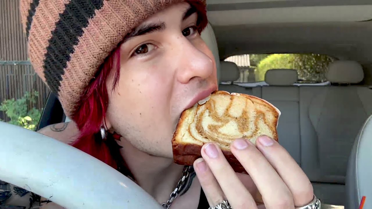 Trying Dunkins Fall Menu! (Full stream)