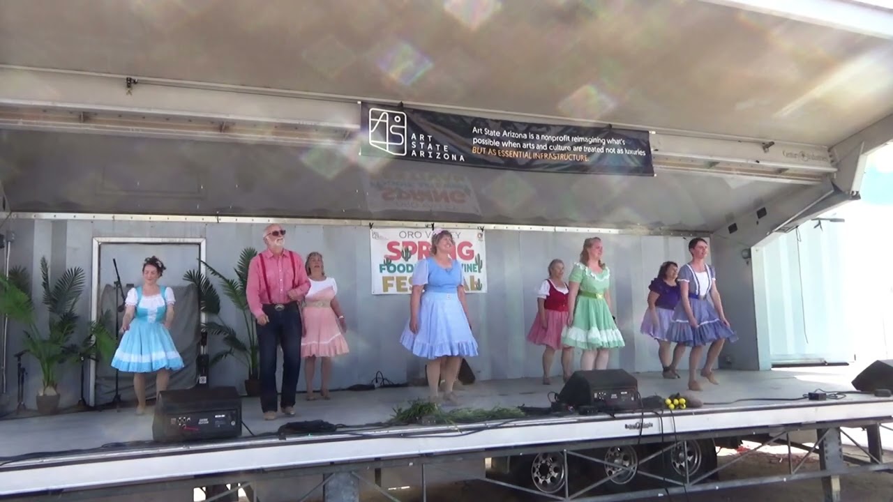 Группа Saguaro Stompers исполняет Uptown Funk; 08.03.2026