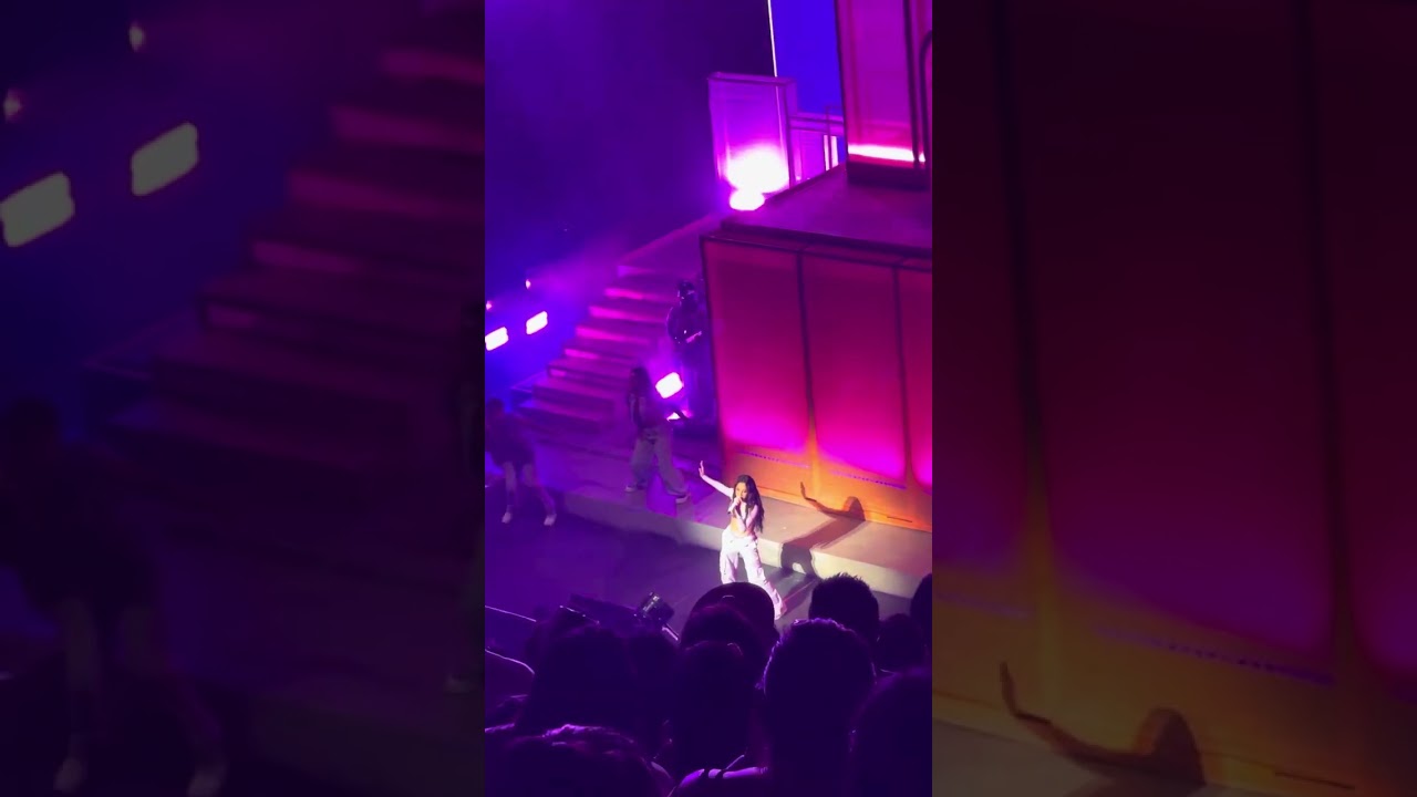 Becky G- “Baile con mi ex”