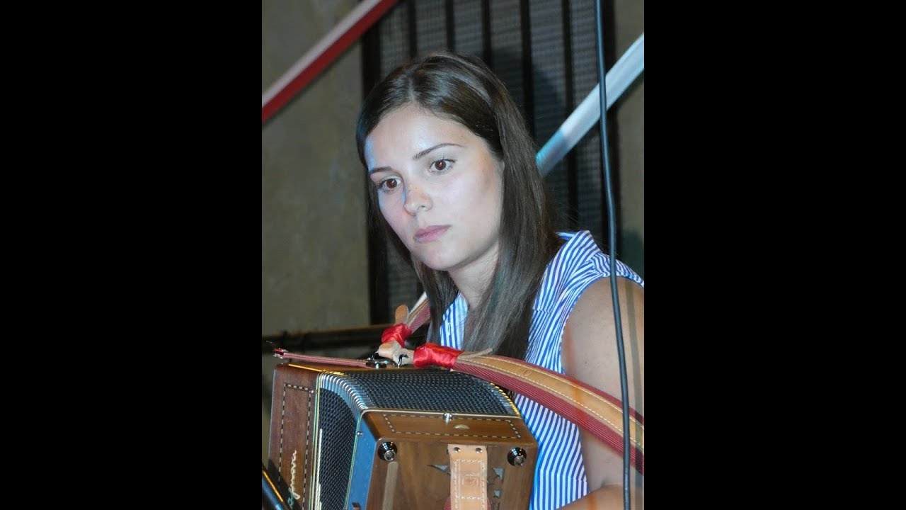 ALICE  PIRA     ballo sardo  di Dorgali  diatonic  accordion   09--08--2019 Genoni  2° rass-