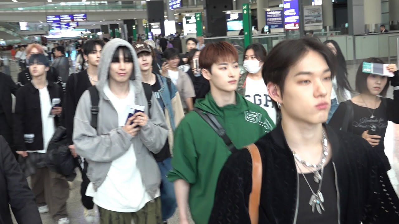 ALL(H)OURS (올아워즈) Hong Kong Airport Arrival 20250412 (Incheon→Hong Kong)