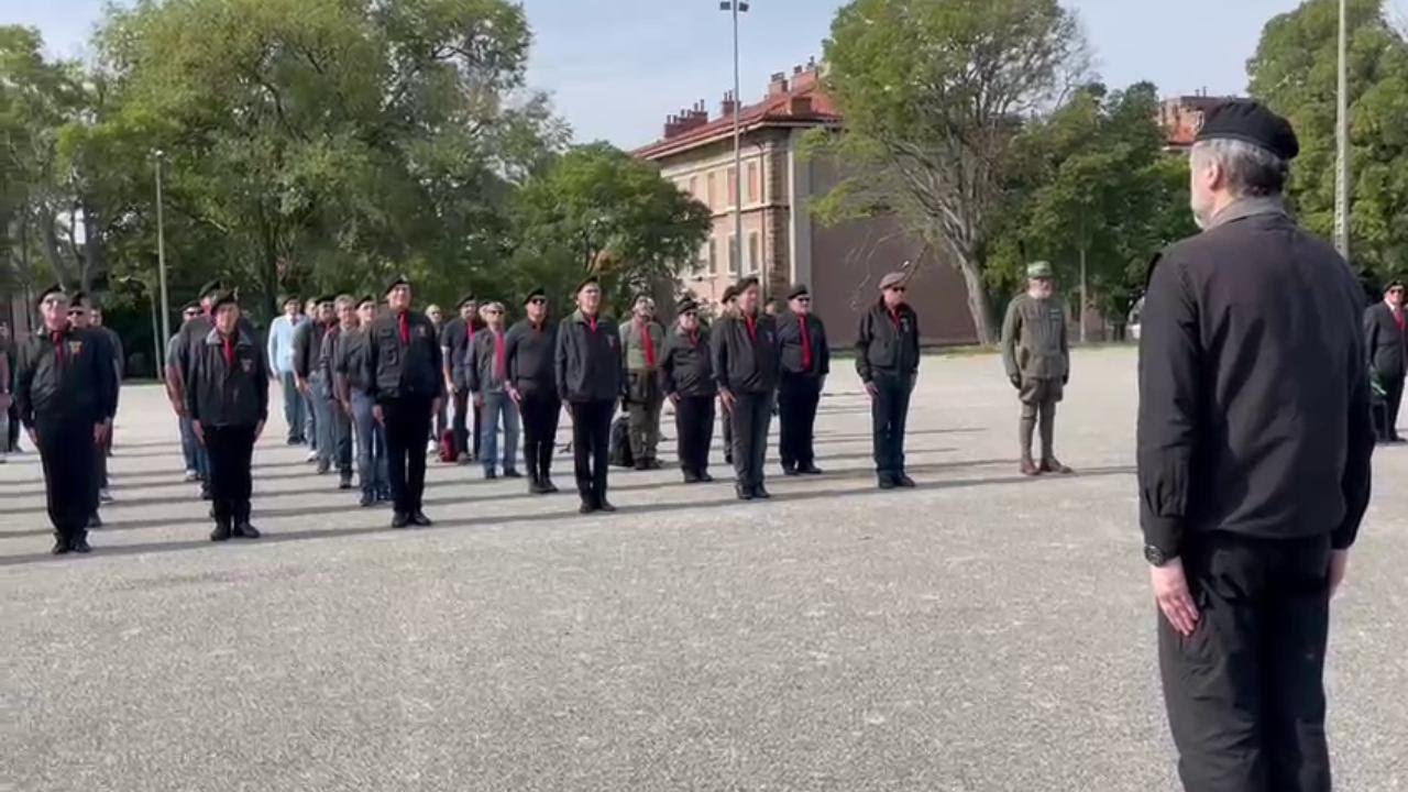 A Trieste il raduno delle Cravatte Rosse nella caserma di via Rossetti
