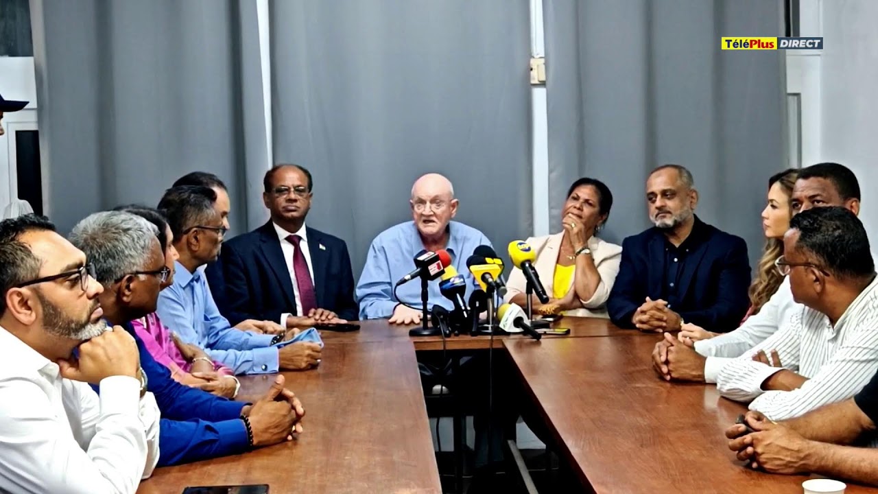 [En direct] Conférence de presse des élus mauves qui restent au gouvernement