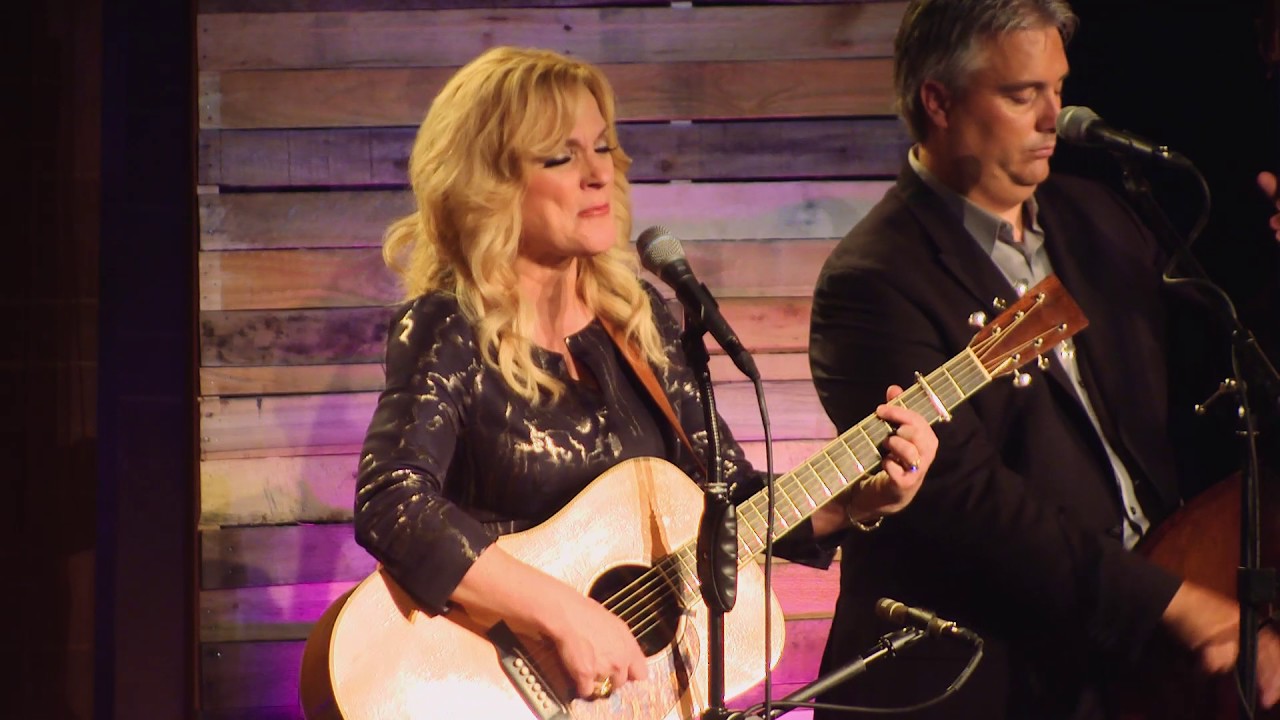 Rhonda Vincent - Missouri Moon (Live)