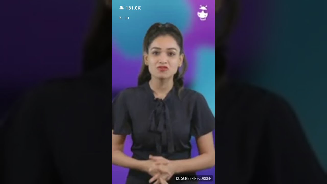 Host smiles when the question doesn't appear |Loco live trivia game show