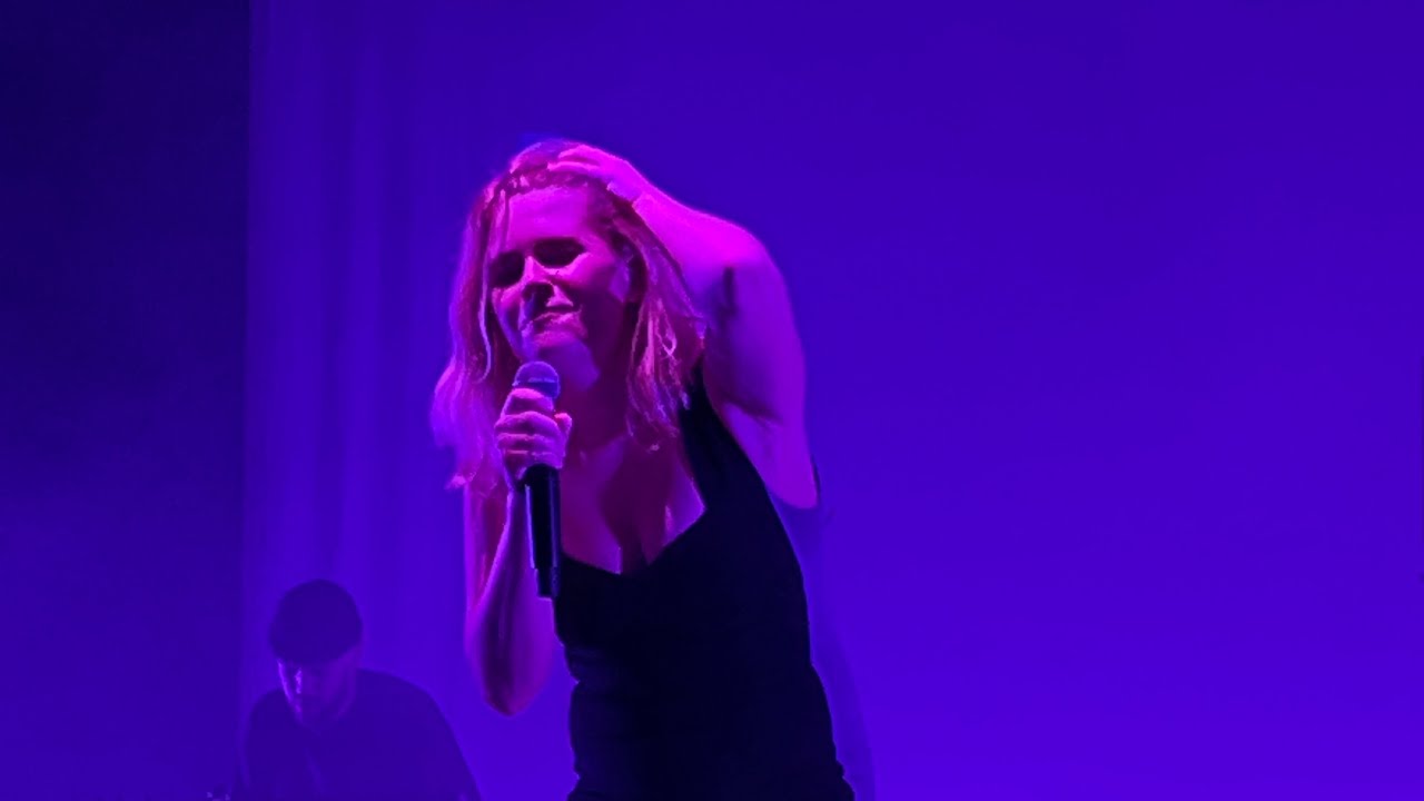zaho de sagazan @ uber eats berlin 4/3/25 „modern love“, second encore, live