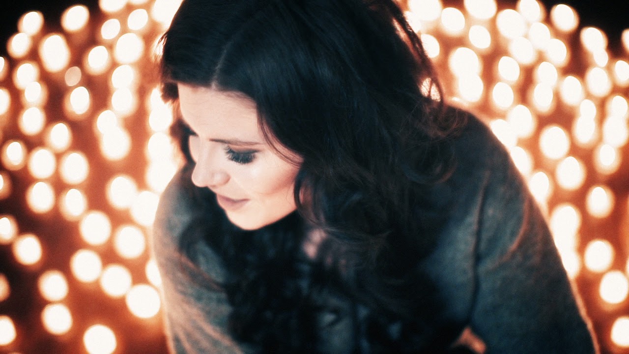 Suvi Teräsniska - Kaksi kynttilää (Audiovideo)