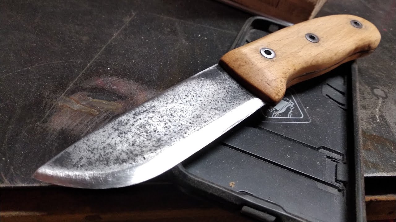 Coltello artigianale ricavato da una lama di sega circolare - Making a knife from circular saw blade